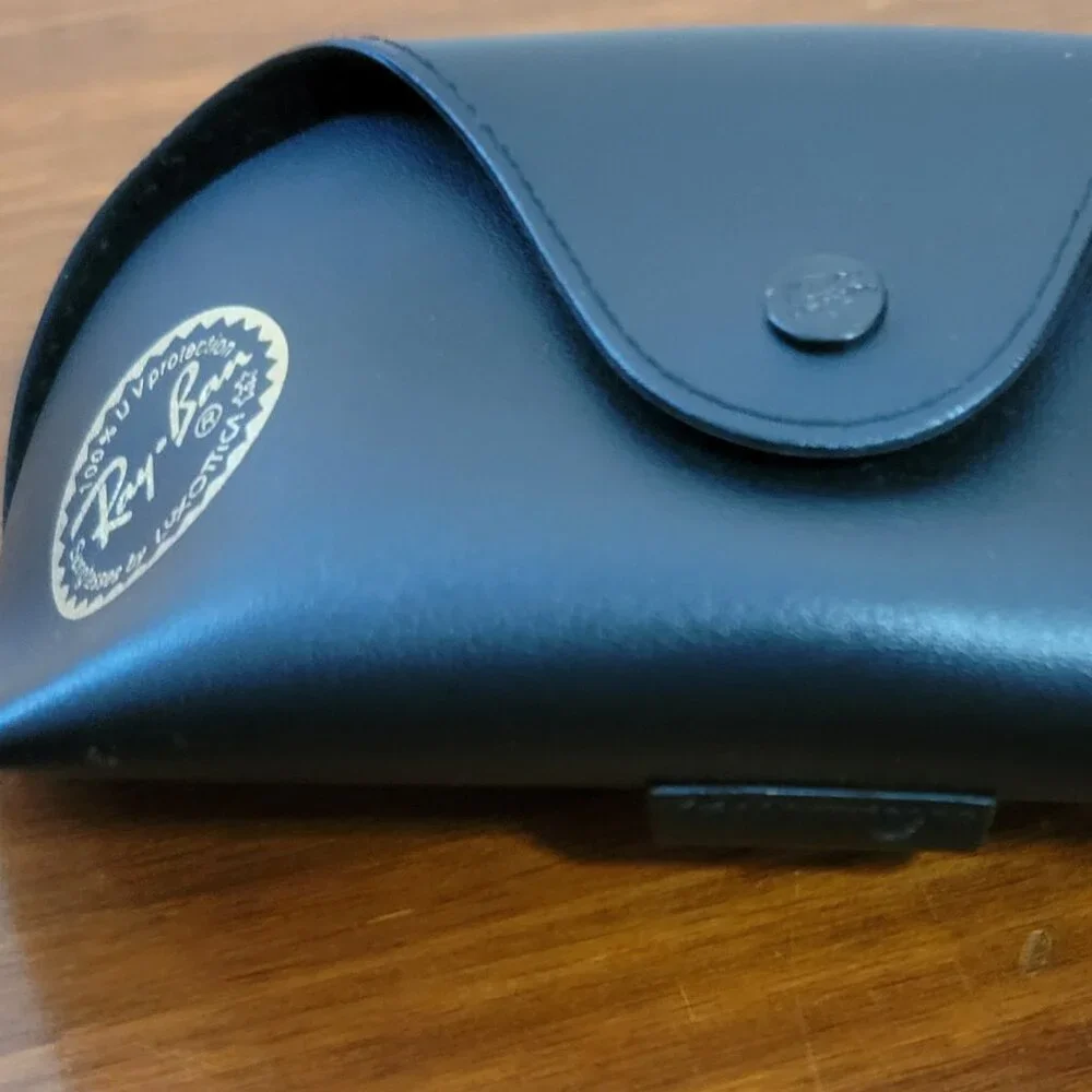 Medium Ray-Ban Soft Sunglass Case Black Snap Closure Belt Loop w Lens Cloth